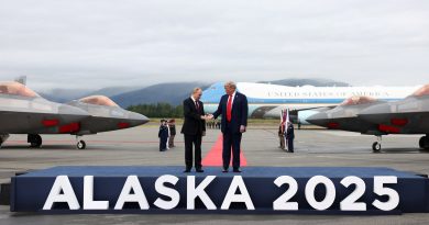 Putin y Trump se reúnen en Alaska, en imágenes