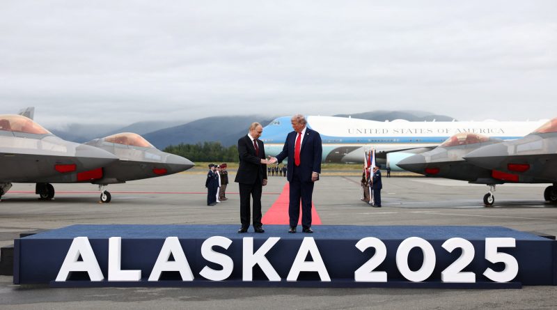 Putin y Trump se reúnen en Alaska, en imágenes