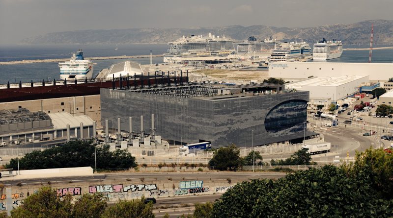 Los centros de datos secan el puerto de Marsella: “Consumen enormes cantidades de electricidad” Los centros de datos secan el puerto de Marsella: “Consumen enormes cantidades de electricidad”