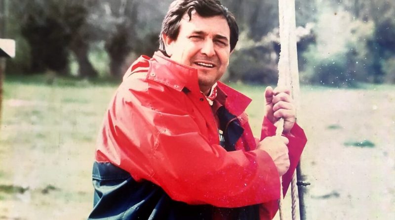 Muere Francisco Cabrero, el obrero que conectó a España con Marte: “Los de mono azul hacemos de todo” Muere Francisco Cabrero, el obrero que conectó a España con Marte: “Los de mono azul hacemos de todo”