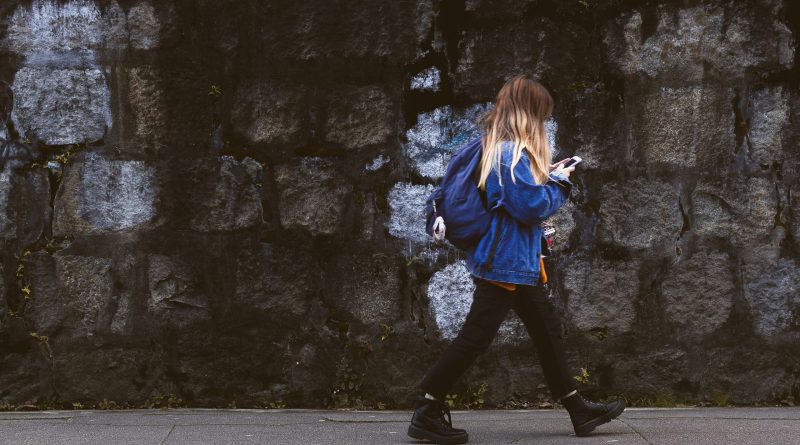 Una adolescente demanda a los creadores de una app usada para ‘desnudarla’ sin consentimiento Una adolescente demanda a los creadores de una app usada para ‘desnudarla’ sin consentimiento