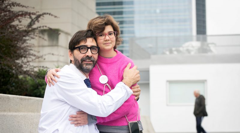 Un medicamento viviente que cabe en una cuchara salva la vida de ocho jóvenes con el cáncer infantil más común