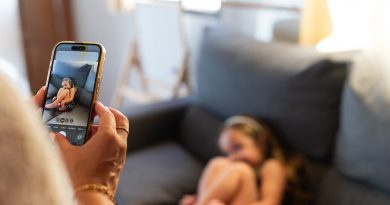 El Ministerio de Juventud regulará el ‘sharenting’, la práctica de subir fotos de los hijos a las redes