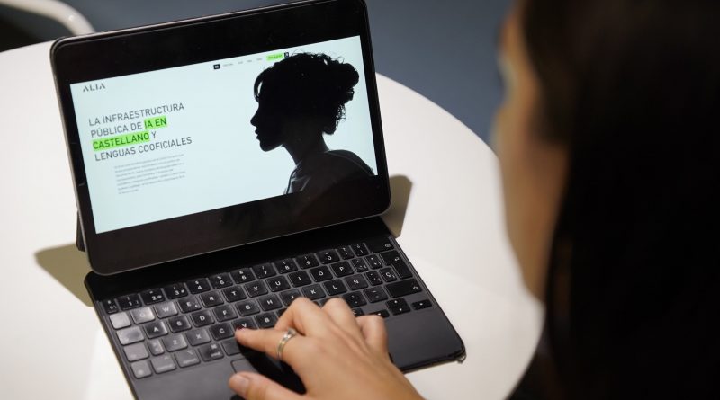 El Gobierno negocia una compensación a los autores por usar sus obras para entrenar a Alia, la IA española El Gobierno negocia una compensación a los autores por usar sus obras para entrenar a Alia, la IA española