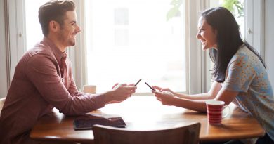 Las cinco mejores ‘apps’ para parejas: de dibujos sorpresa en el móvil al ‘tamagotchi’ del amor