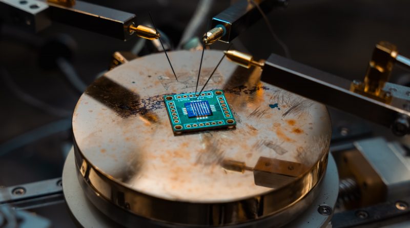 El chip más alto del mundo crece hacia arriba para burlar los límites de la informática: ¿adiós a la ley de Moore?