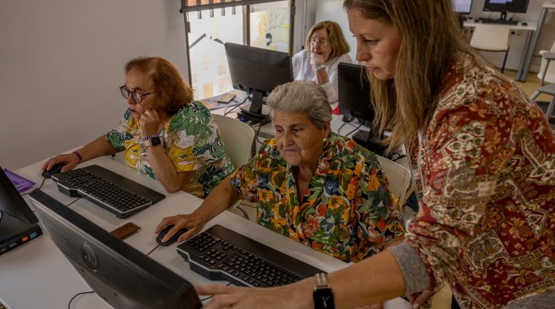 Los ‘boomers’ se empoderan frente el edadismo del mundo digital