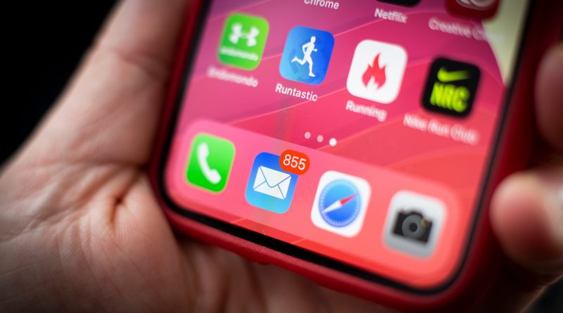 Bandejas de entrada llenas: qué dicen de nosotros esos 487 correos electrónicos sin leer y cómo hemos llegado hasta aquí