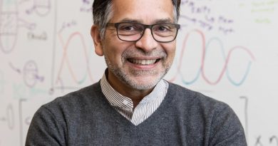 Alejandro Sánchez-Alvarado, el científico que quiere desvelar los secretos del gusano inmortal